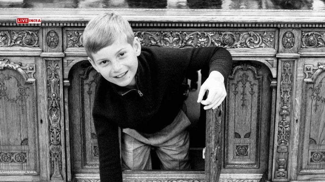 Donald Trump and Grandson Theo Recreate JFK's Iconic Oval Office Photo, Internet Divided