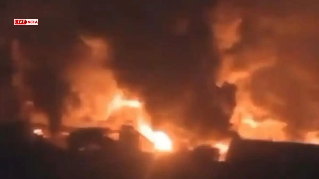 Israel Bombs Yemen’s Hodeidah Port in Response to Houthi Missile Strike Near Tel Aviv Airport-Videos