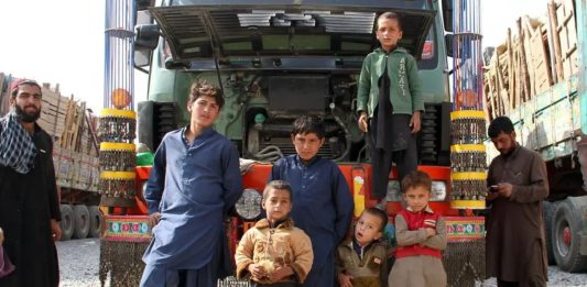 Women's Freedom Movement Demands End to Afghan Refugee Detentions in Pakistan, Calls for Global Action