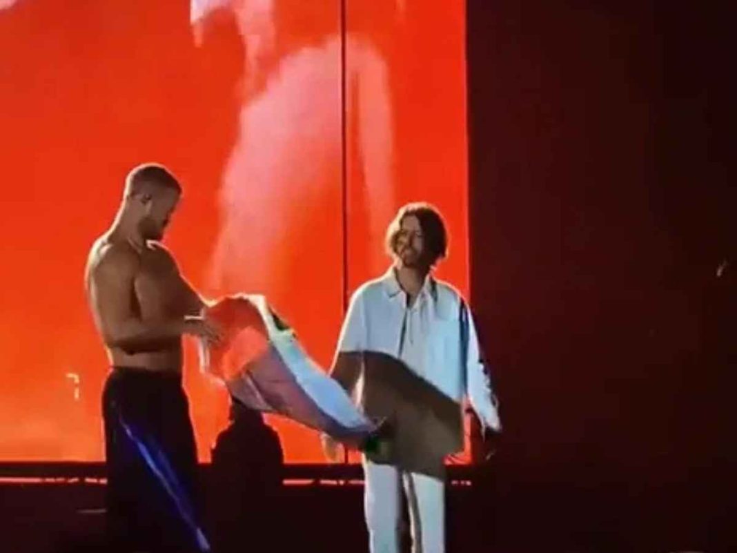 Dan Reynolds’ Palestinian Flag Gesture Goes Viral Amid Tel Aviv Show Controversy