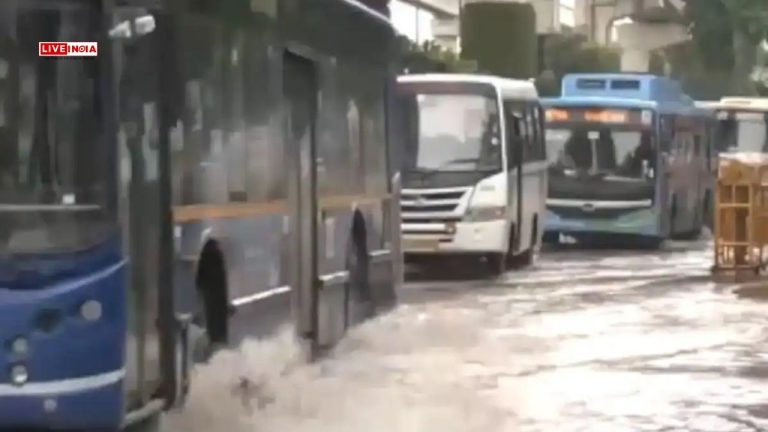 Videos of Delhi Waking to Heavy Rain, Waterlogging: Traffic Jams, Flight Delays Alert!