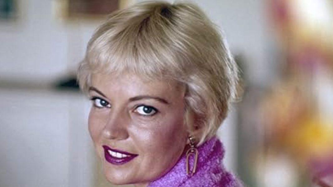 Kathleen Hughes, Iconic ‘Scream Queen’ of 1950s Sci-Fi, Dies at 96