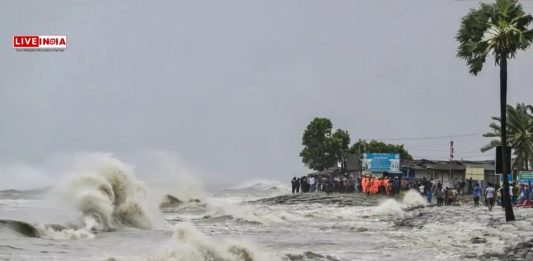 Weather Alert Latest! IMD Issues Red Alert for Kerala and Maharashtra, Light Rain in Delhi