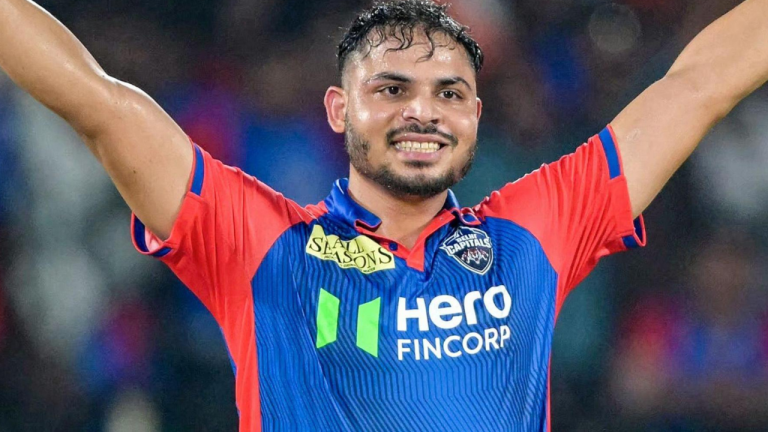 IPL 2025: Ashutosh's Late Blitz Lifts Delhi Capitals to 133/7 Before Rain Halts SRH Chase