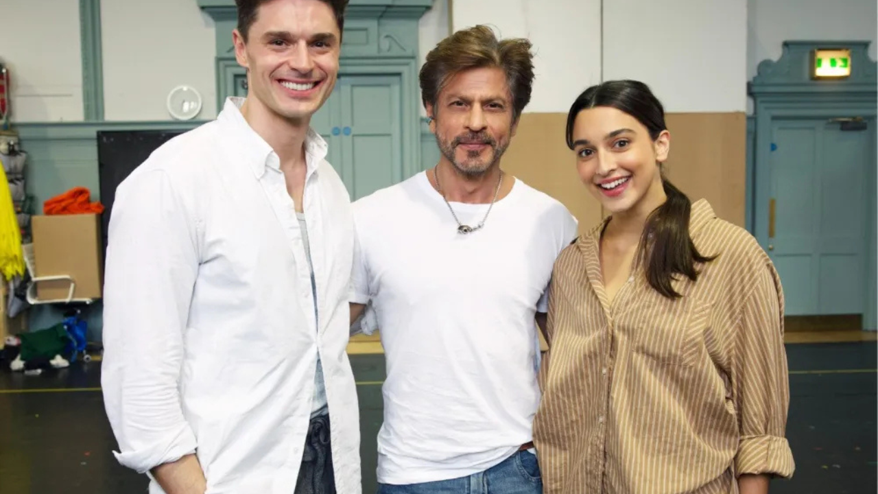 Shah Rukh Khan Surprises Cast of DDLJ Musical During London Rehearsals