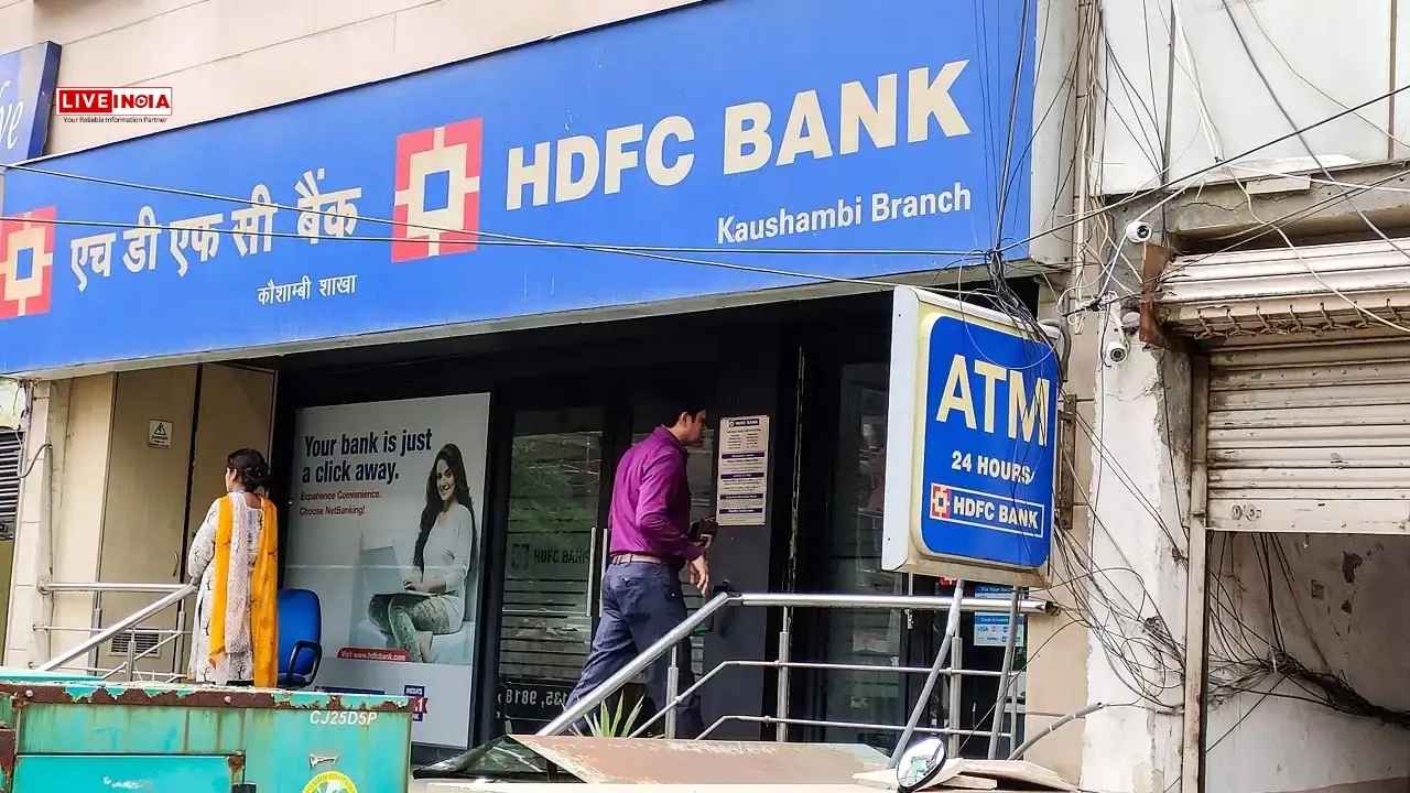 LiveIndia Markets Update: HDFC Bank Shares Dip Slightly to ₹2,001.70 Amid Broader Banking Activity