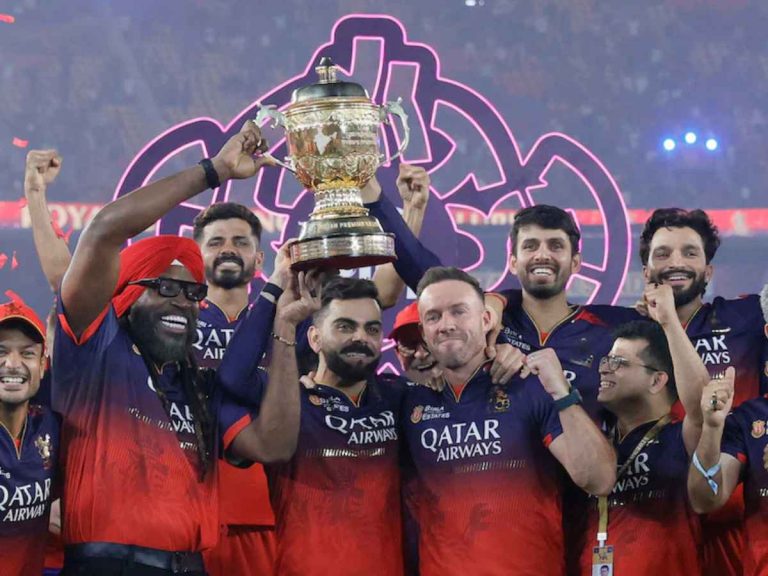 "Ee Sala Cup Namdu": Virat Kohli, AB De Villiers And Chris Gayle Pose With Iconic IPL Trophy