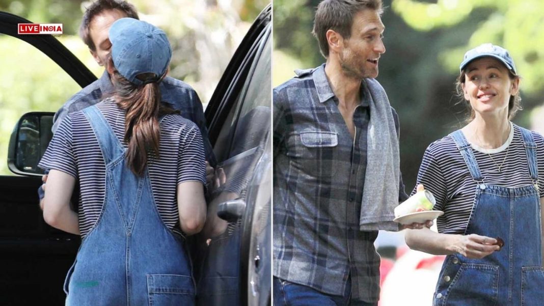 Jennifer Garner & Boyfriend John Miller Share Passionate Kiss Amid Ben Affleck Rumours