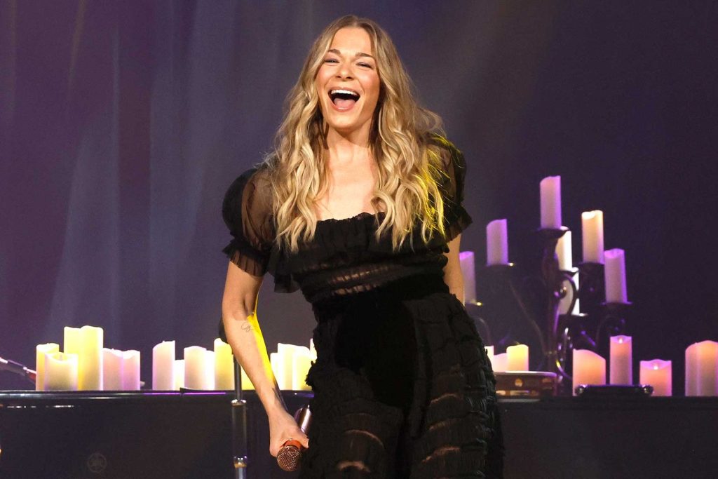 LeAnn Rimes Loses Her Teeth Mid-Song—Guess What She Did Next?