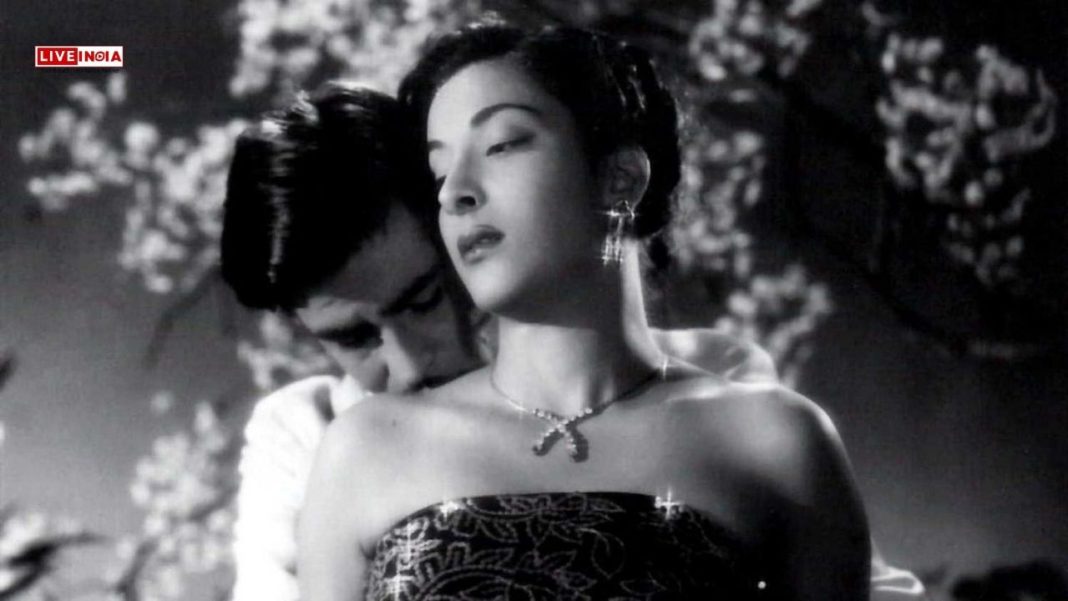 Nargis & Raj Kapoor: A Love Story That Cost Her Everything-Lost Money, Endured Beatings and More
