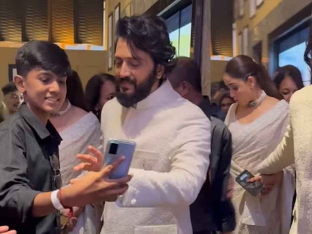 Riteish Deshmukh Breaks Internet's Heart With Rude Behaviour Towards Young Fan