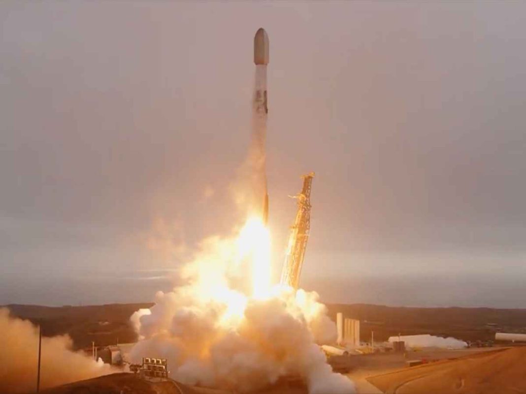 SpaceX Expands Global Internet Grid with 26-Starlink Satellite Launch from California