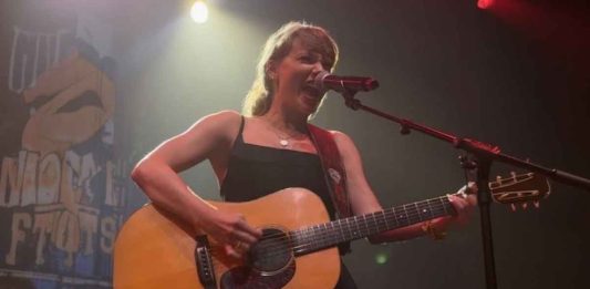 Taylor Swift Shocks Fans with Surprise ‘Shake It Off’ Performance at NFL Event