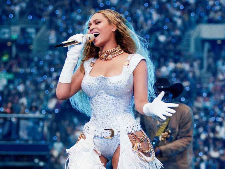 Beyoncé Proves She’s “That Girl” After Onstage Wardrobe Slip During Cowboy Carter Tour Stop in London
