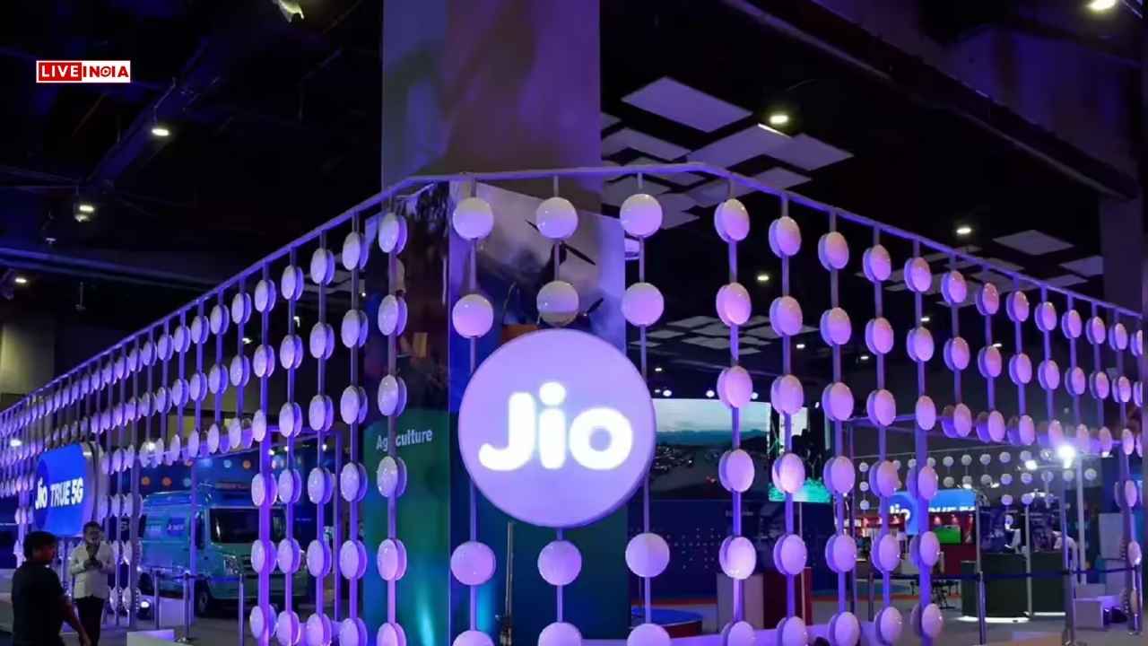 LiveIndia Market Update: Jio Financial Gains in Early Trade; Vodafone Idea, IRFC, Tata Tech Also Rise