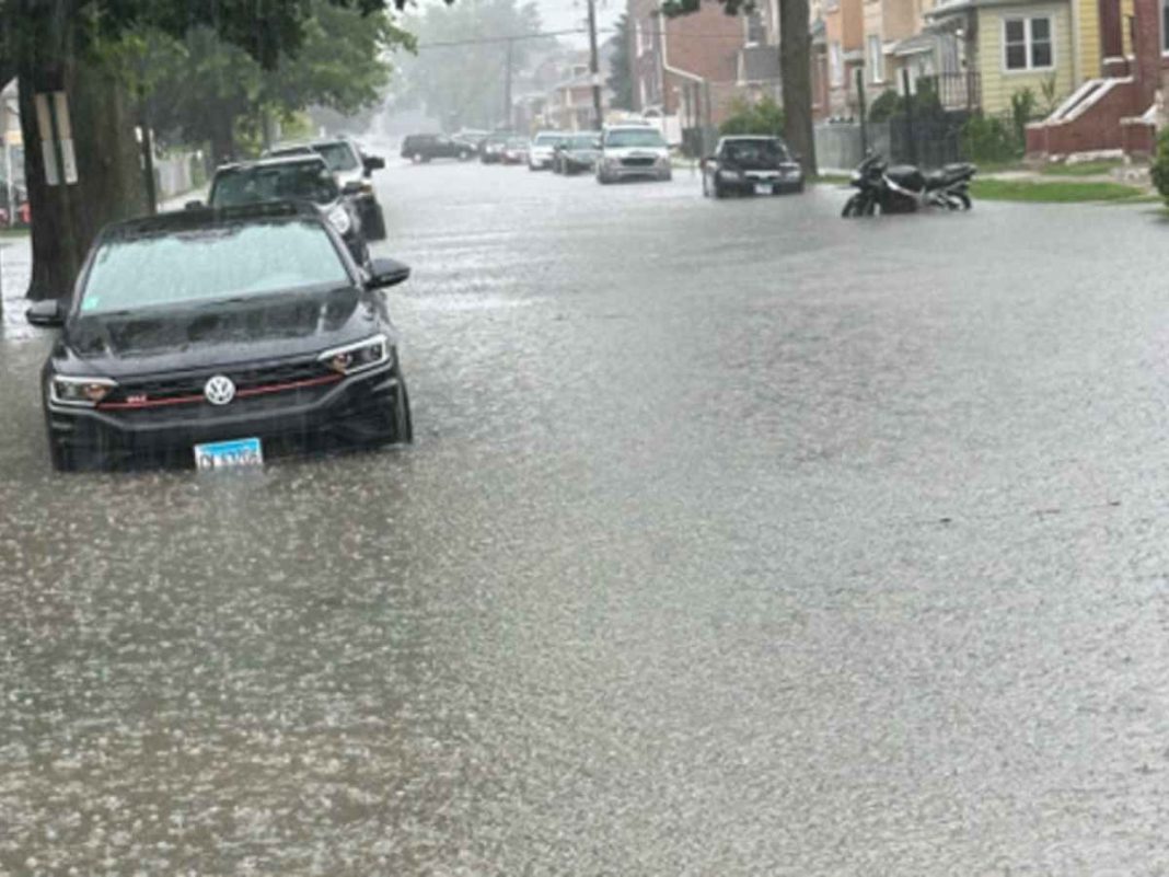Shocking Videos Show Cars Submerged as Flash Floods Swamp Chicago!