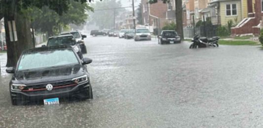 Shocking Videos Show Cars Submerged as Flash Floods Swamp Chicago!