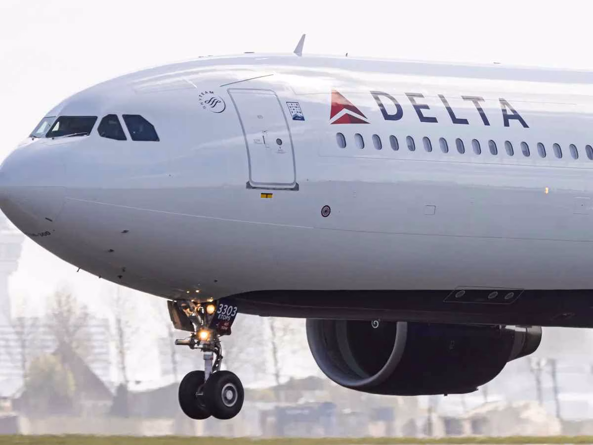 Delta Flight Diverted to MSP: 25 Passengers Hospitalized After Severe Turbulence