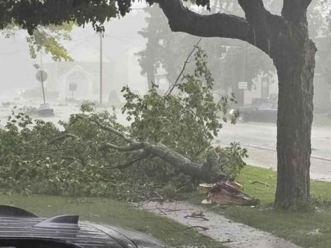 Iowa Weather Alert: Tornado Warnings, Flash Floods & Severe Storms Hit Multiple Countries