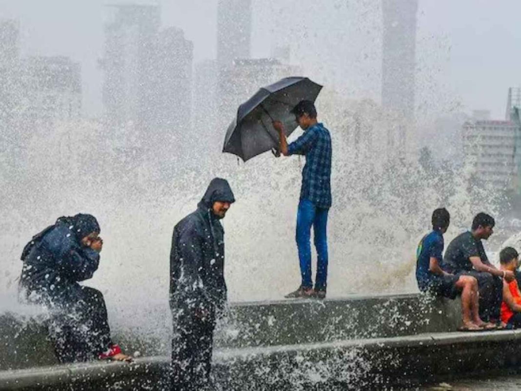 Mumbai Weather Forecast: IMD Issues Yellow Alert, Predicts Heavy Rain Today