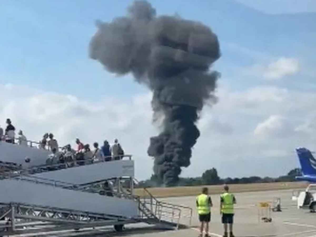 Plane Crashed Southend Airport: Pilots Wave to Children Seconds Before Fatal Crash
