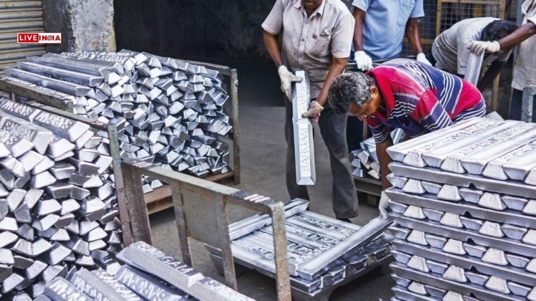 LiveIndia Markets Update: Tata Steel Inches Up tas IndusInd Bank Leads Market Gainers