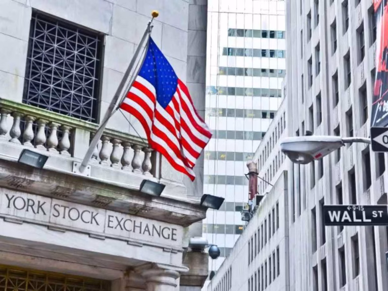 US Market: Wall Street Wraps Up A Record-Setting Week With A Quite Finish Amid News Of 15% Trump's Tariff Push On EU