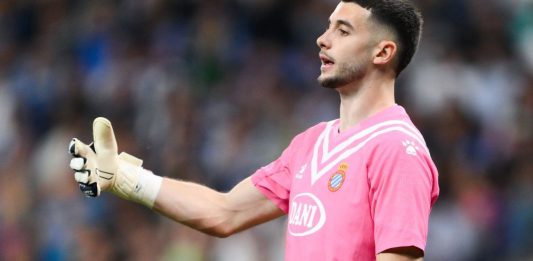 Deco calms down the new signing for Barcelona's goalkeeper problem. Joan Garcia