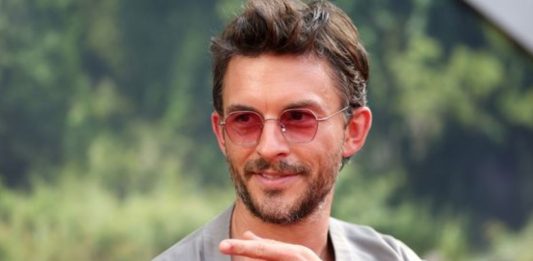 Jonathan Bailey Is Single—But Is Bridgerton Hurting His Love Life?