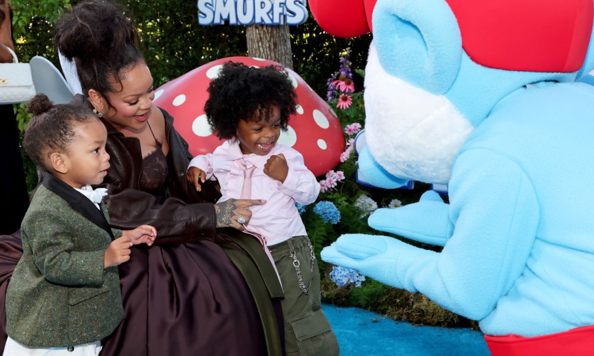 Rihanna Rocks the Smurfs Premiere with Her Two Tiny Co-Stars