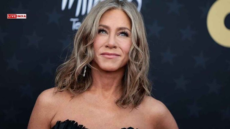 Is Jennifer Aniston Dating Again? Romantic Pics. From Mallorca Getaway are now Viral