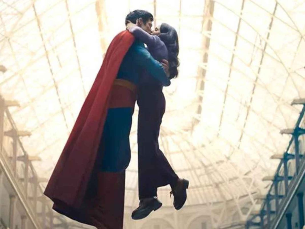 CBFC Deletes Superman–Lois Kiss Scene for Indian Audiences, Netizens Ask 'Sanskari Superman'?