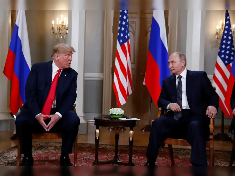 Trump Warns Russia of "Very Severe" Tariffs if Ukraine War Isn't Resolved in 50 Days