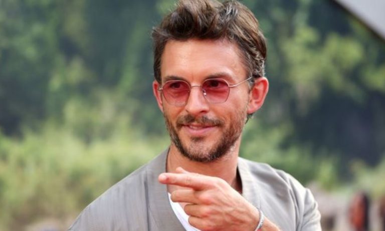 Jonathan Bailey Is Single—But Is Bridgerton Hurting His Love Life?