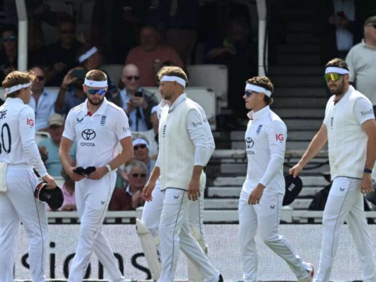 Why Are England Players Wearing White Headbands At Oval?