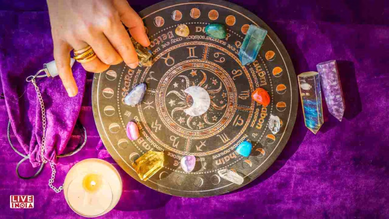Your August 2025 Cosmic Compass: A Month to Bloom, Connect, and Thrive