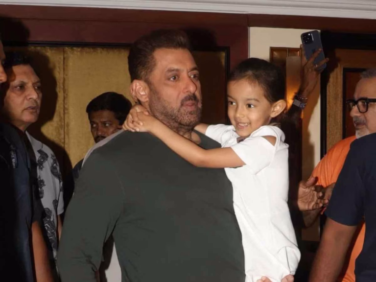 'Dus Kadam Door': Salman Khan Scolds Paparazzi
