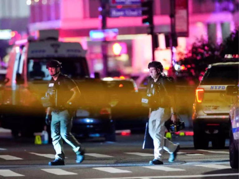 New York: 3 Injured In Shooting At Times Square, Suspect Taken Into Custody
