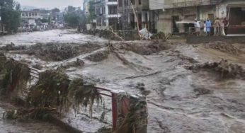 Pakistan Flash Floods Kill Over 320, Rescue Efforts Hampered by Landslides and Ongoing Rain