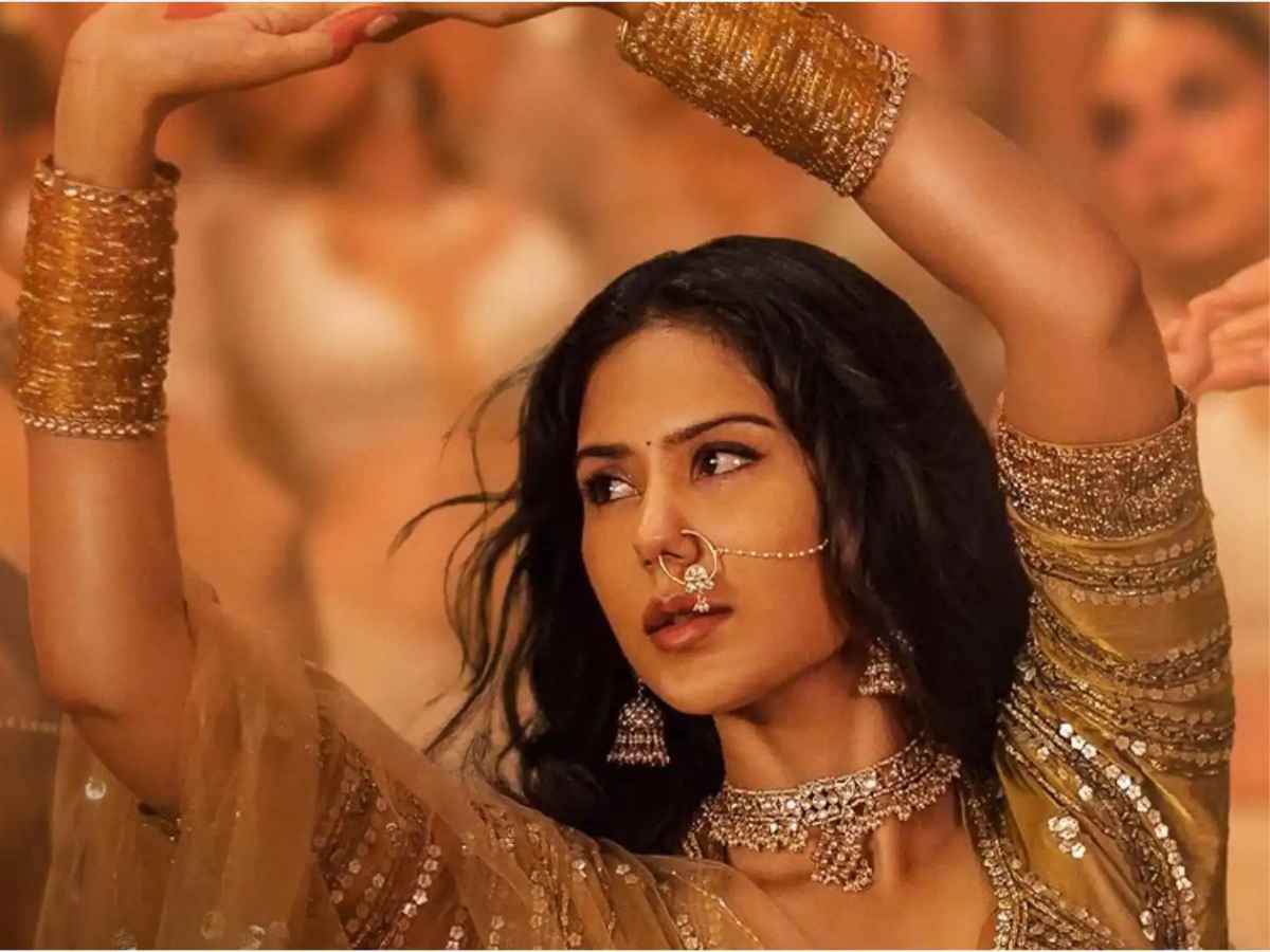 Ek Deewane Ki Deewaniyat: Sonam Bajwa’s New Hit 'Bol Kaffara Kya Hoga' Win Hearts