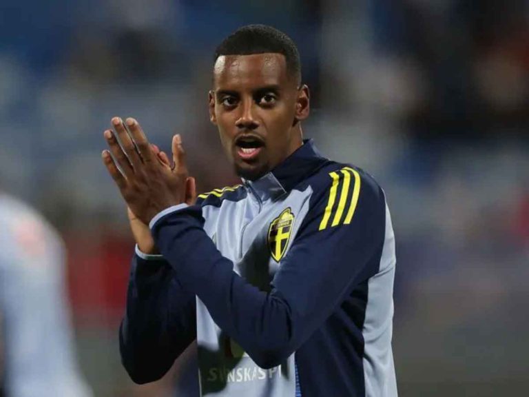 Arne Slot Urges Calmness Over Alexander Isak’s Slow Start at Liverpool