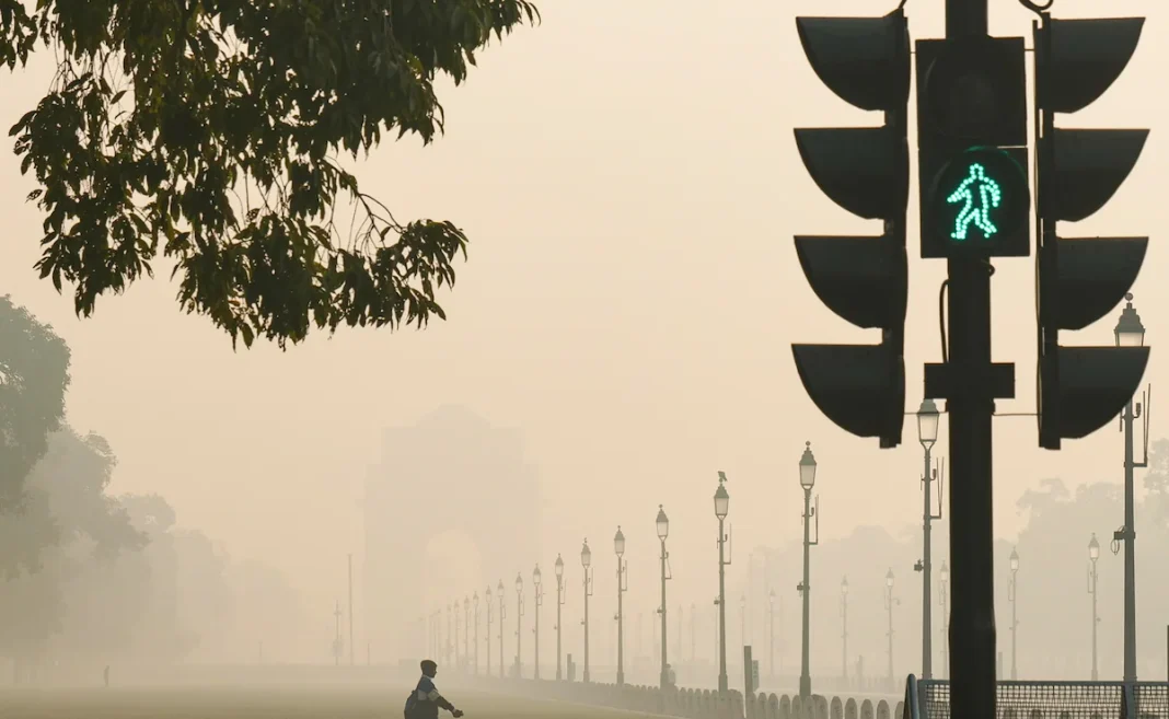 Delhi Air Quality In 'Very Poor' Category, Wakes Up To Toxic Layer Of Smog