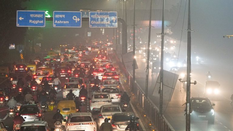 Delhi Cracks Down on Air Pollution: 2,800 Vehicles Denied Fuel on Day 1 of ‘No PUC, No Fuel’ Drive