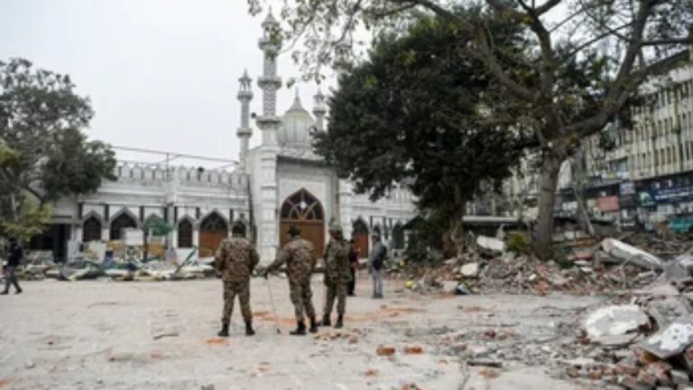 Violence Erupts At Turkmen Gate