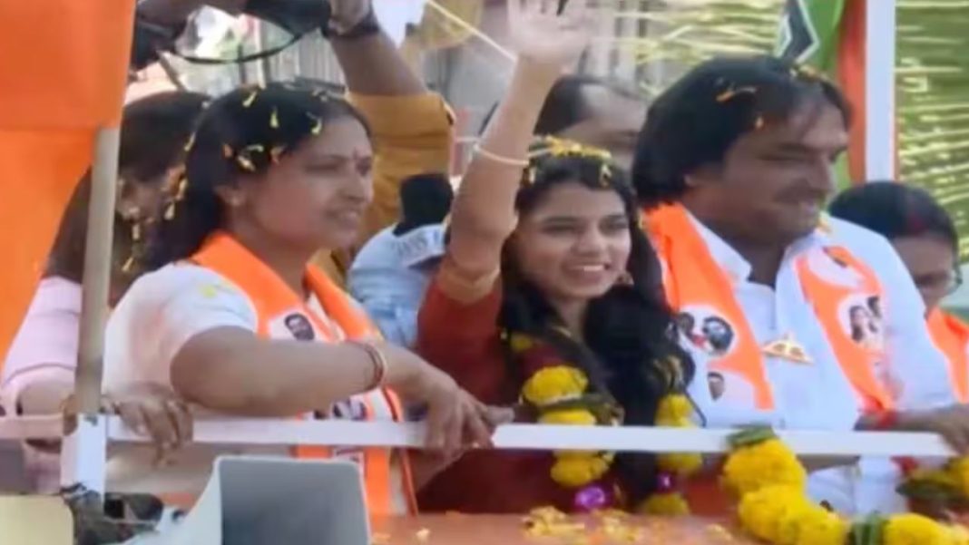 Maithili Thakur Campaigns For BMC Polls In Mumbai