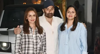 Sunny Deol Poses With Sisters Esha Deol, Ahana Deol At Border 2 Screening