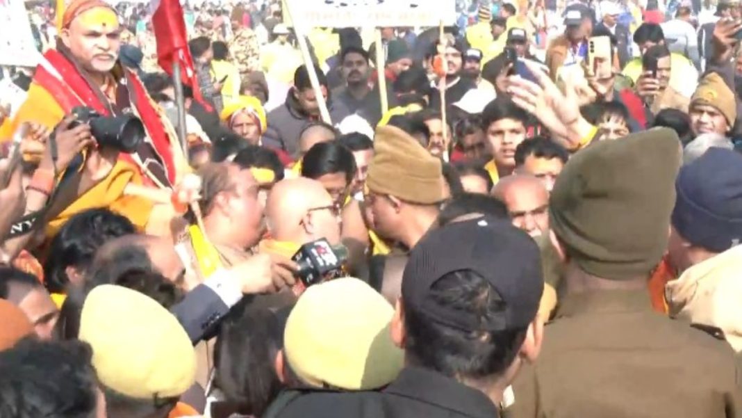 Saints Join Shankaracharya Protest on Day 10