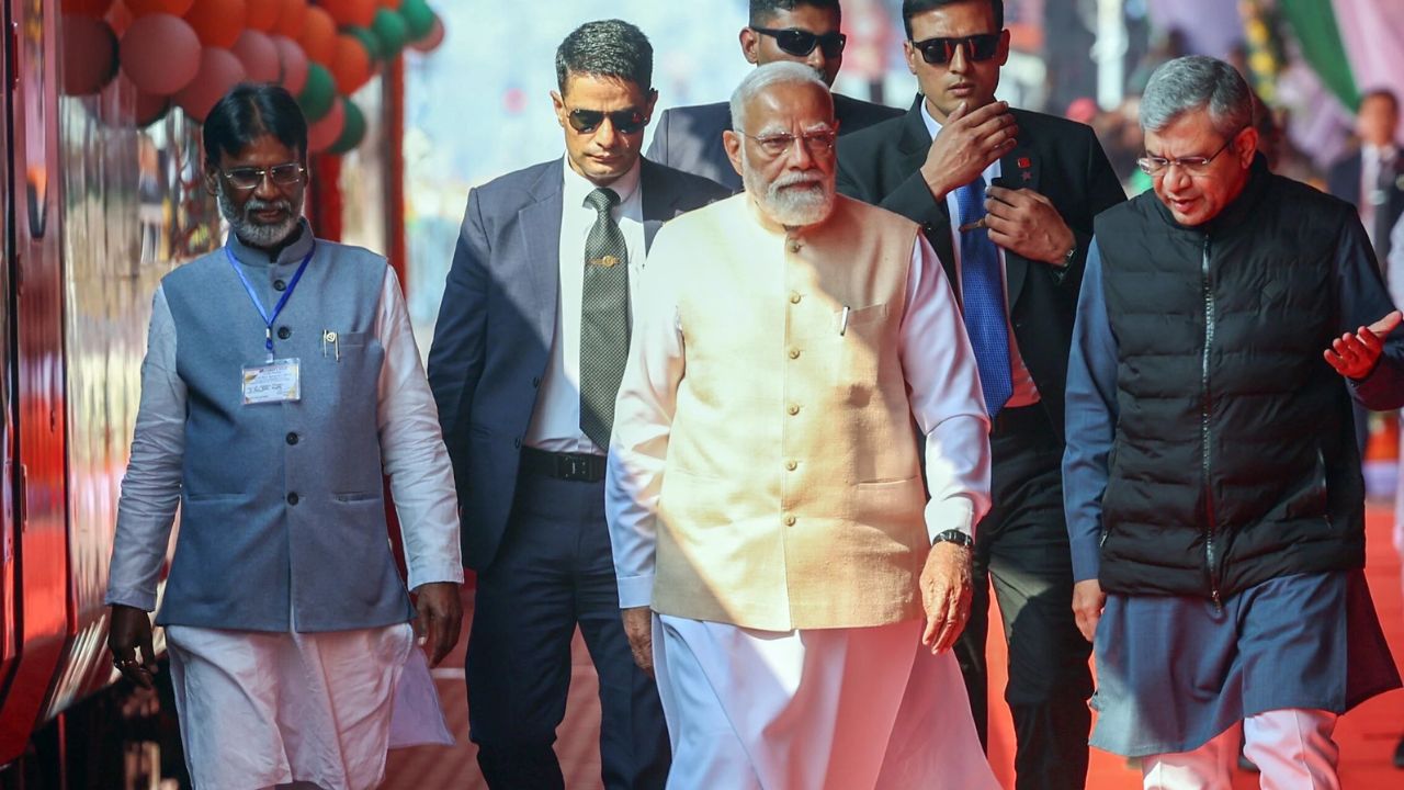 Modi Unveils New Slogan for Bengal