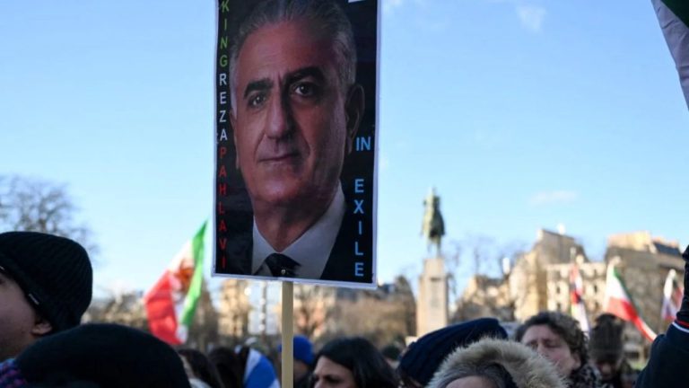Protests Rock Iran,Pahlavi Name Echoes Again