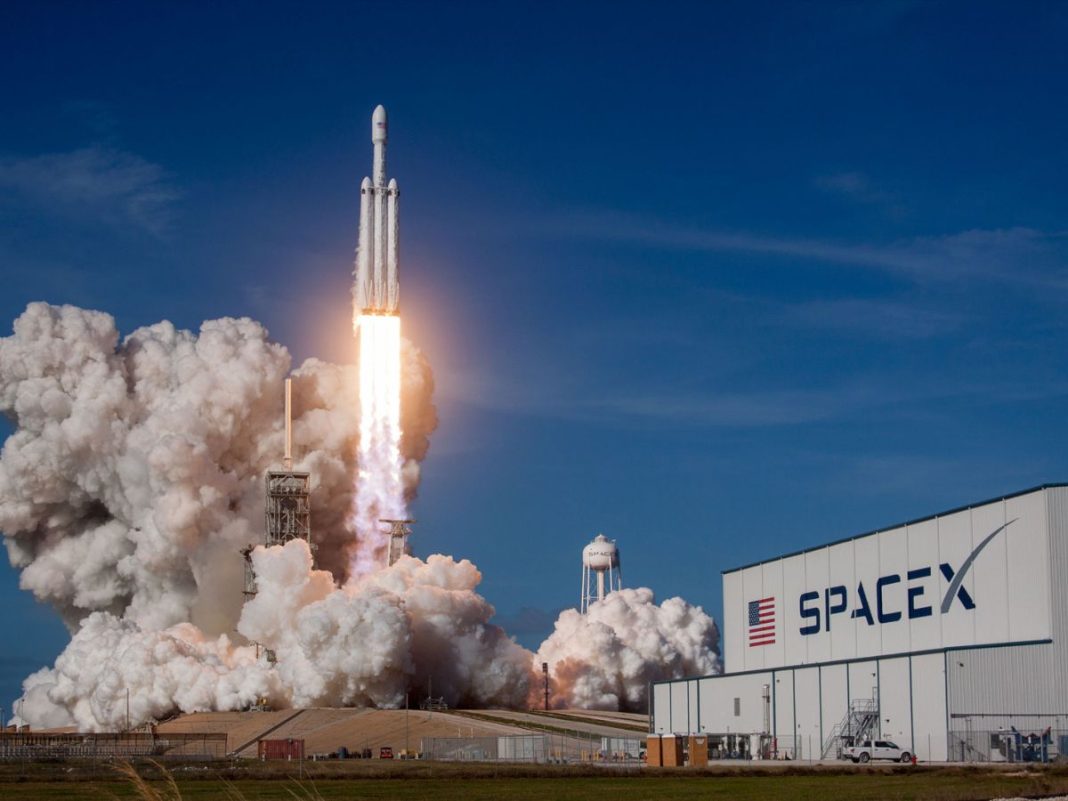 Rocketing Toward History: SpaceX Taps Wall Street Giants for Massive IPO